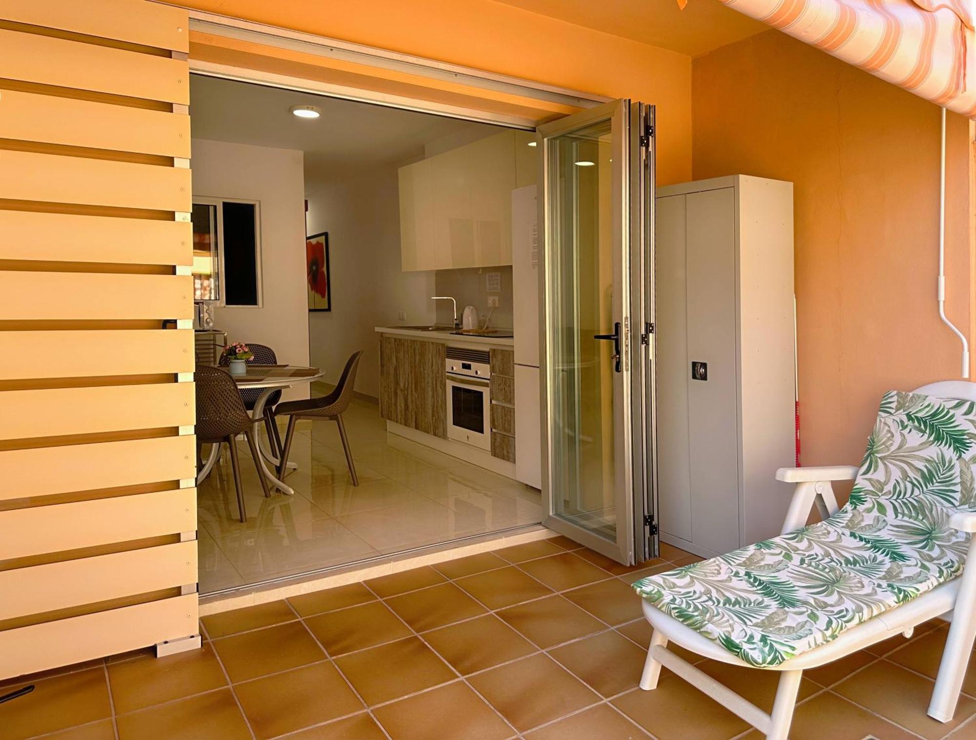Los Cristianos Piscina Y Terraza Exteriér fotografie